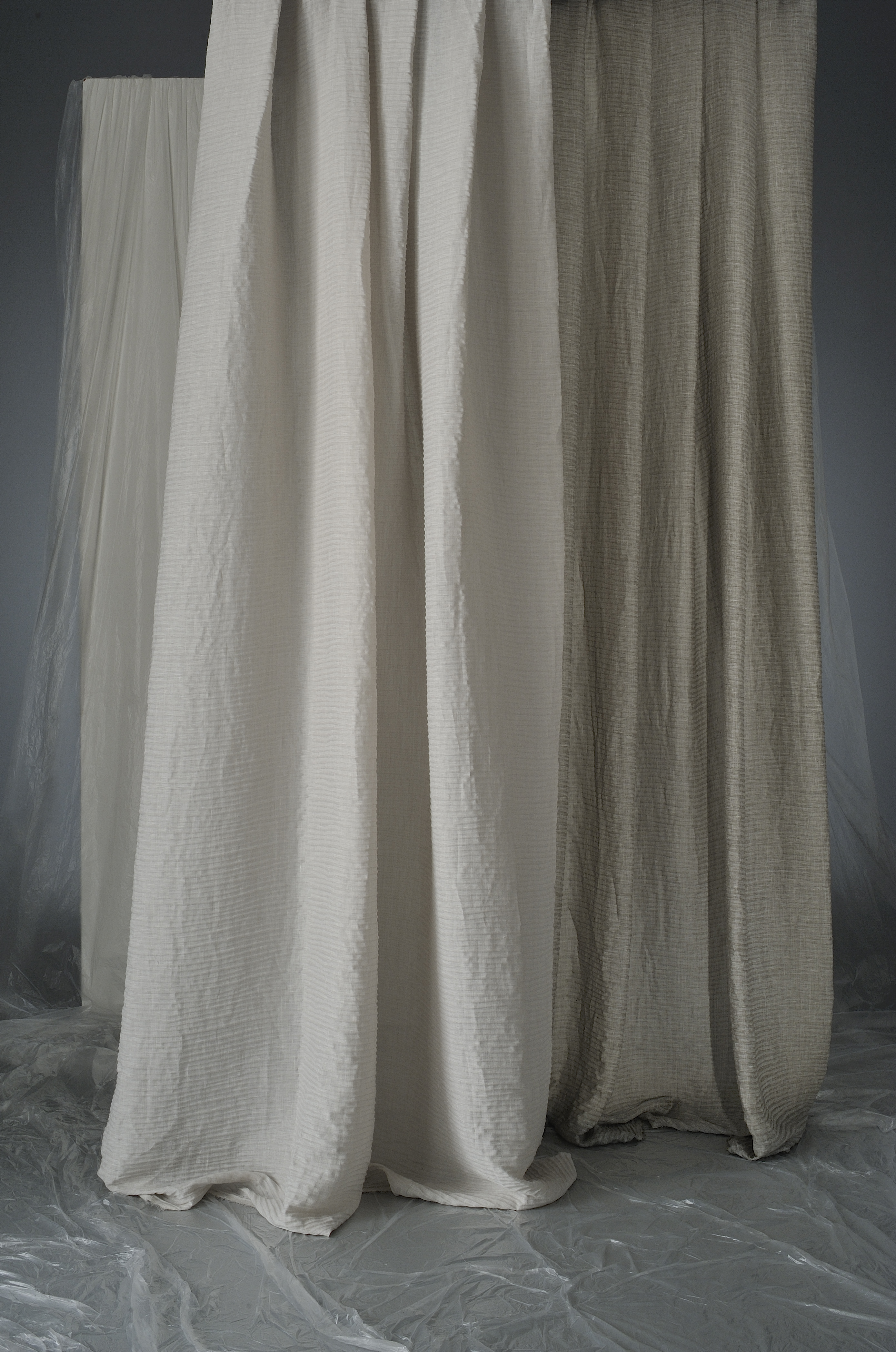 Agena: Tessuto DELPHOS d'ispirazione classica in misto lino.